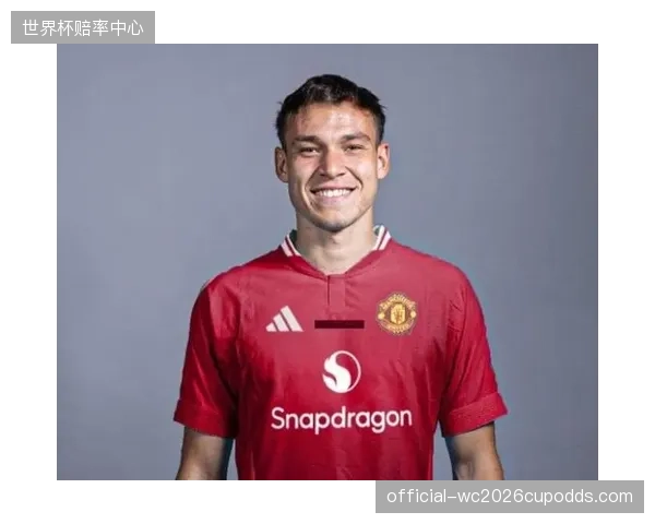 乌加特作为中场屏障，其持续高强度逼抢是贝尔萨防守体系的第一道闸门。